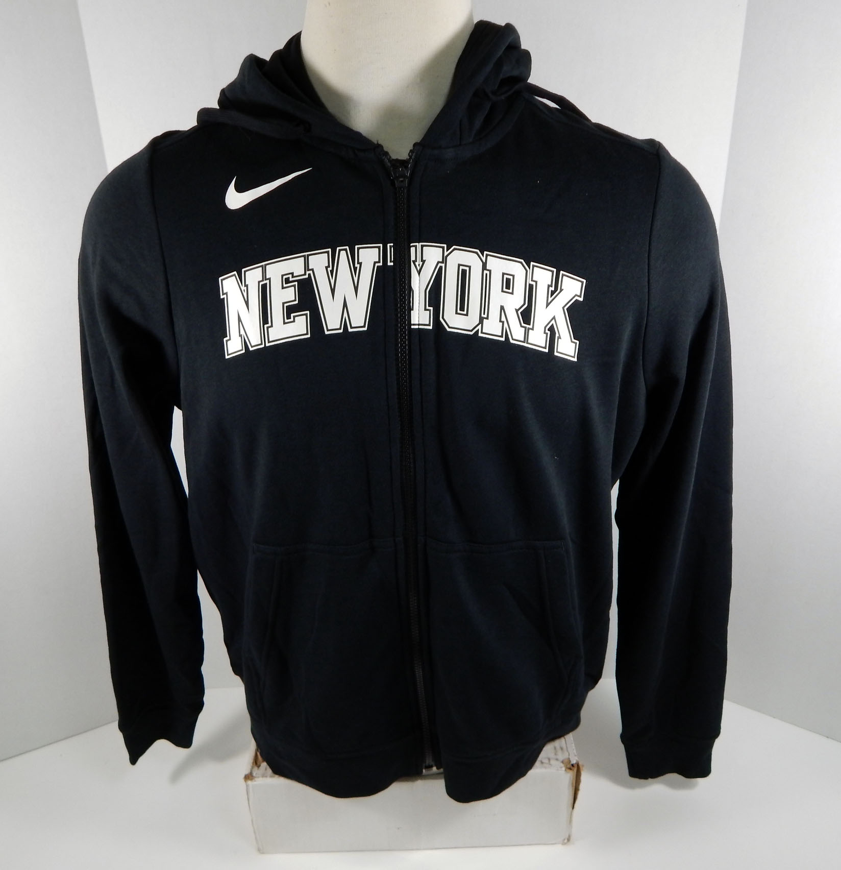 new york knicks hoodie nike